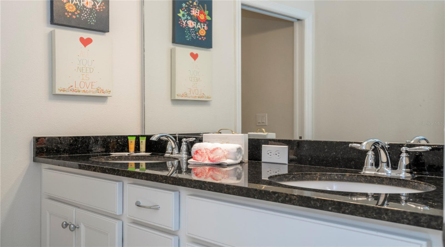 KISSIMMEE, Florida 34747, 6 Bedrooms Bedrooms, ,4 BathroomsBathrooms,Residential,For Sale,RHODES,0,MFRO6381275