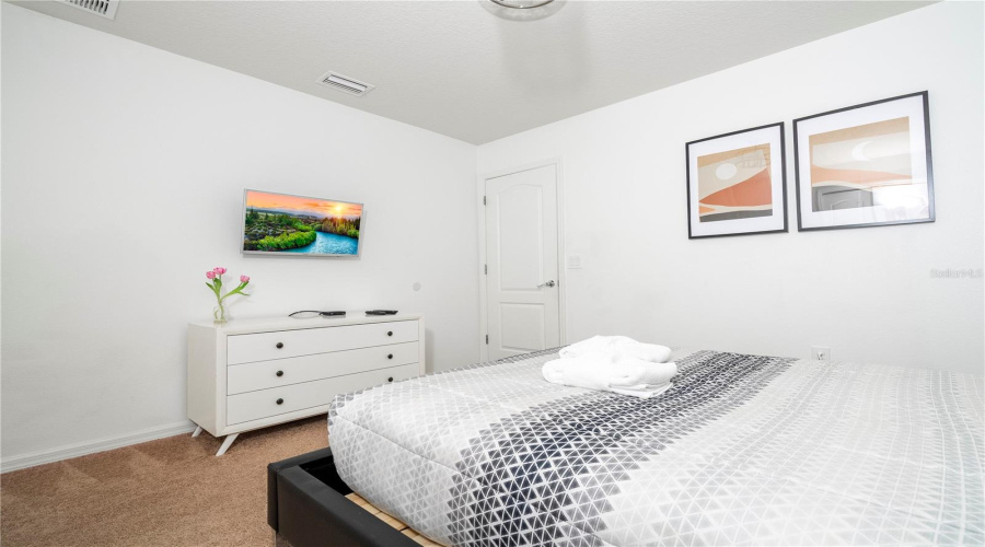 KISSIMMEE, Florida 34747, 6 Bedrooms Bedrooms, ,4 BathroomsBathrooms,Residential,For Sale,RHODES,0,MFRO6381275