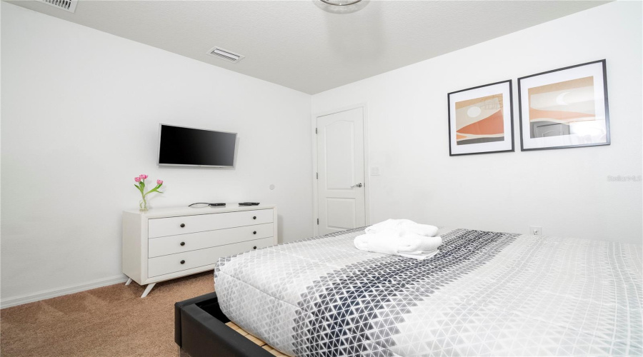 KISSIMMEE, Florida 34747, 6 Bedrooms Bedrooms, ,4 BathroomsBathrooms,Residential,For Sale,RHODES,0,MFRO6381275