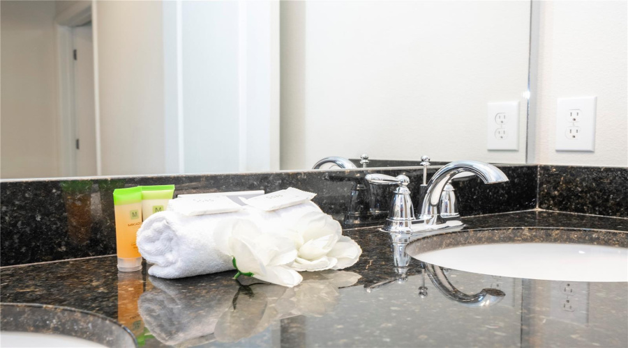 KISSIMMEE, Florida 34747, 6 Bedrooms Bedrooms, ,4 BathroomsBathrooms,Residential,For Sale,RHODES,0,MFRO6381275