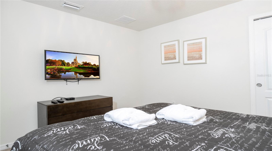 KISSIMMEE, Florida 34747, 6 Bedrooms Bedrooms, ,4 BathroomsBathrooms,Residential,For Sale,RHODES,0,MFRO6381275