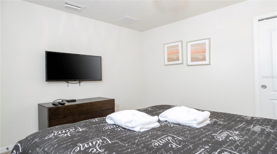 KISSIMMEE, Florida 34747, 6 Bedrooms Bedrooms, ,4 BathroomsBathrooms,Residential,For Sale,RHODES,0,MFRO6381275