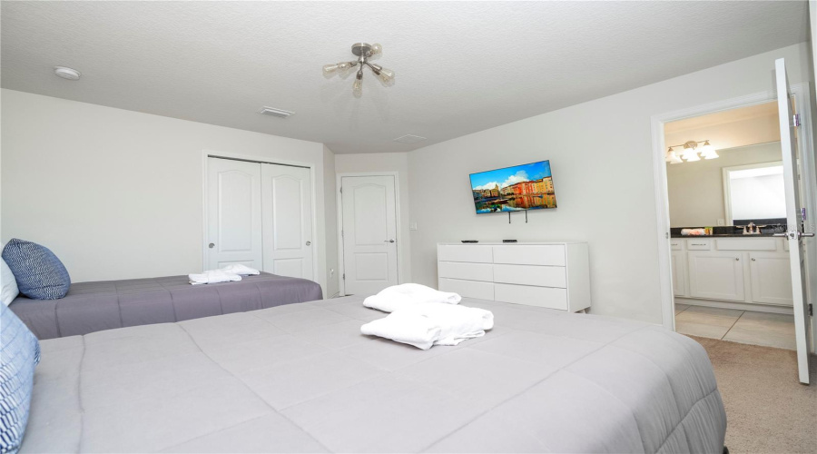 KISSIMMEE, Florida 34747, 6 Bedrooms Bedrooms, ,4 BathroomsBathrooms,Residential,For Sale,RHODES,0,MFRO6381275