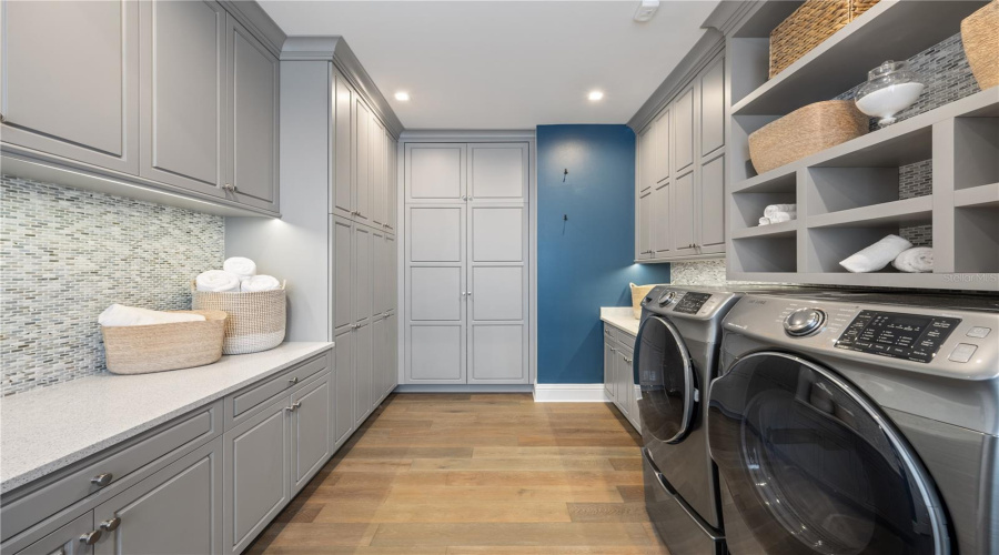 ORLANDO, Florida 32836, 5 Bedrooms Bedrooms, ,5 BathroomsBathrooms,Residential,For Sale,HYPERION,0,MFRO6381136