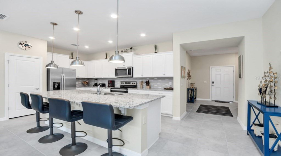 DAVENPORT, Florida 33897, 5 Bedrooms Bedrooms, ,4 BathroomsBathrooms,Residential,For Sale,LAVA TREE DR,0,MFRO6338426