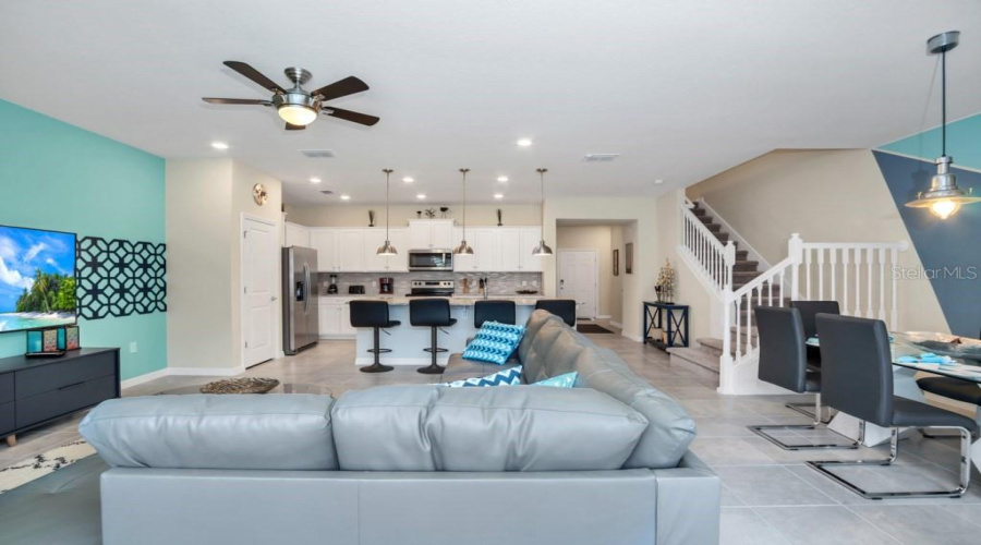 DAVENPORT, Florida 33897, 5 Bedrooms Bedrooms, ,4 BathroomsBathrooms,Residential,For Sale,LAVA TREE DR,0,MFRO6338426