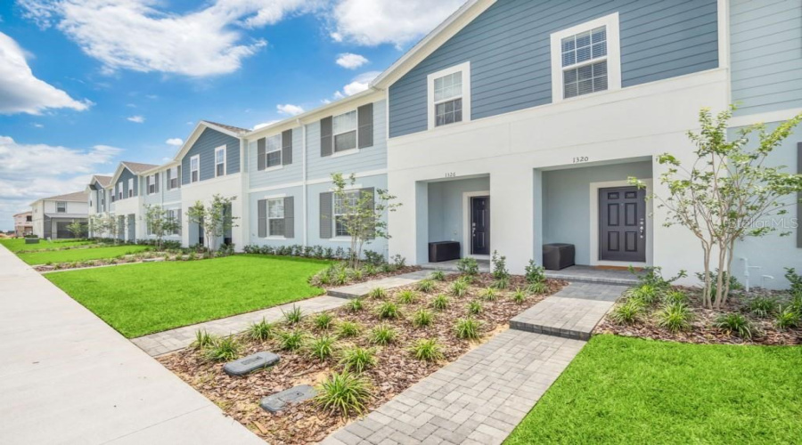 DAVENPORT, Florida 33897, 5 Bedrooms Bedrooms, ,4 BathroomsBathrooms,Residential,For Sale,LAVA TREE DR,0,MFRO6338426