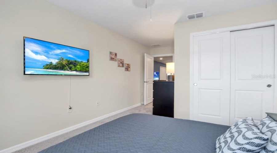 DAVENPORT, Florida 33897, 5 Bedrooms Bedrooms, ,4 BathroomsBathrooms,Residential,For Sale,LAVA TREE DR,0,MFRO6338426