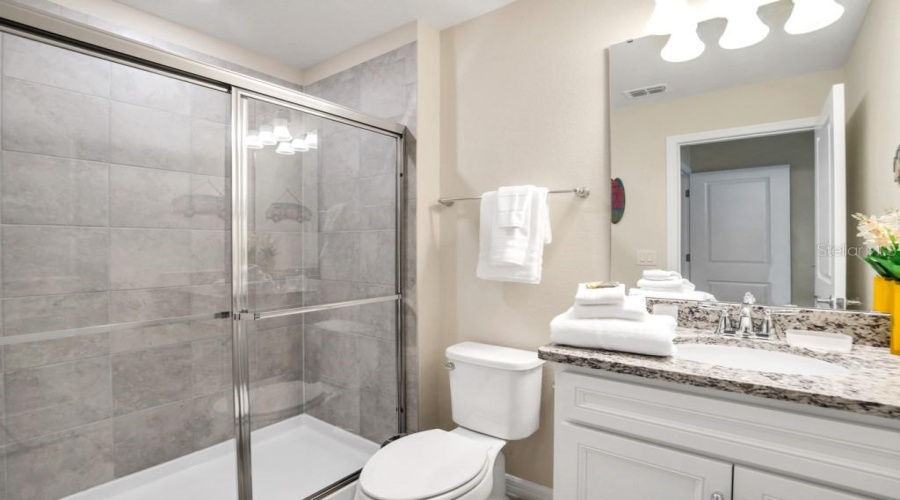 DAVENPORT, Florida 33897, 5 Bedrooms Bedrooms, ,4 BathroomsBathrooms,Residential,For Sale,LAVA TREE DR,0,MFRO6338426