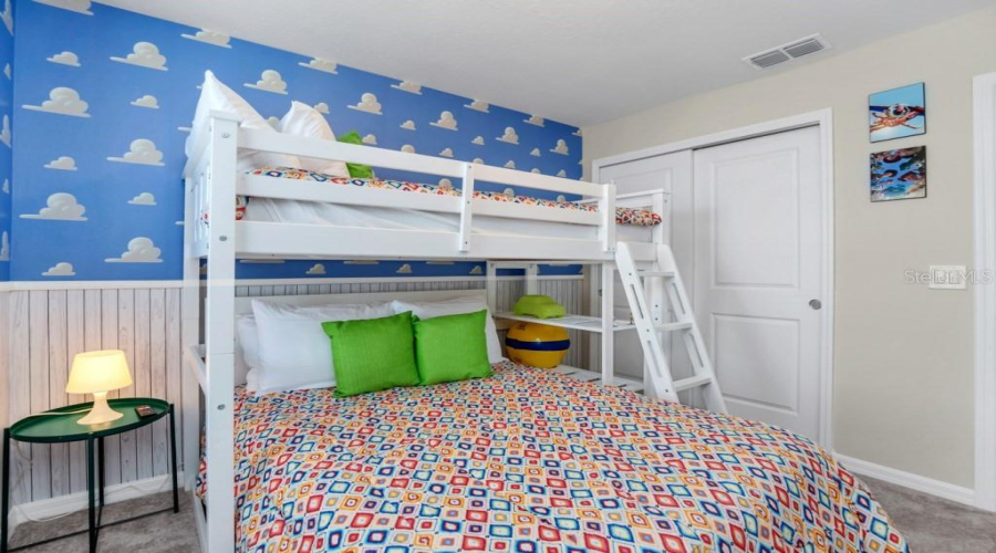 DAVENPORT, Florida 33897, 5 Bedrooms Bedrooms, ,4 BathroomsBathrooms,Residential,For Sale,LAVA TREE DR,0,MFRO6338426