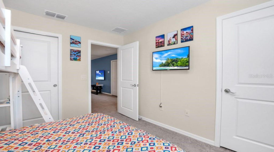 DAVENPORT, Florida 33897, 5 Bedrooms Bedrooms, ,4 BathroomsBathrooms,Residential,For Sale,LAVA TREE DR,0,MFRO6338426