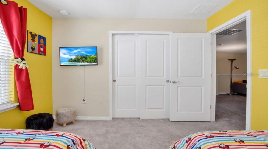 DAVENPORT, Florida 33897, 5 Bedrooms Bedrooms, ,4 BathroomsBathrooms,Residential,For Sale,LAVA TREE DR,0,MFRO6338426