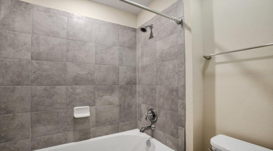 DAVENPORT, Florida 33897, 5 Bedrooms Bedrooms, ,4 BathroomsBathrooms,Residential,For Sale,LAVA TREE DR,0,MFRO6338426