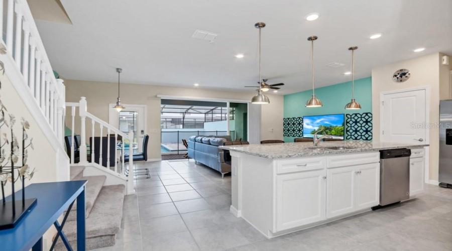 DAVENPORT, Florida 33897, 5 Bedrooms Bedrooms, ,4 BathroomsBathrooms,Residential,For Sale,LAVA TREE DR,0,MFRO6338426