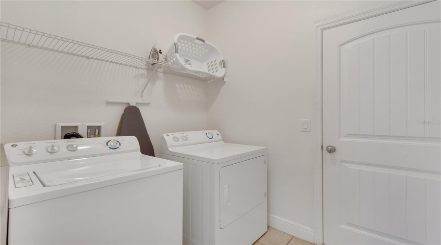 DAVENPORT, Florida 33837, 6 Bedrooms Bedrooms, ,4 BathroomsBathrooms,Residential,For Sale,ACORN,0,MFRG5095213