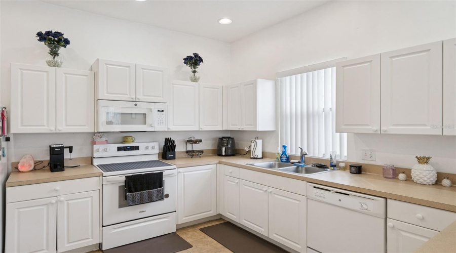 DAVENPORT, Florida 33897, 4 Bedrooms Bedrooms, ,3 BathroomsBathrooms,Residential,For Sale,TUSCAN HILLS,0,MFRP4937899