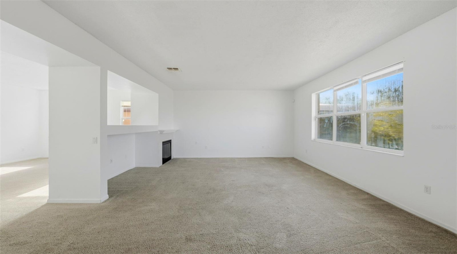 DAVENPORT, Florida 33897, 3 Bedrooms Bedrooms, ,2 BathroomsBathrooms,Residential,For Sale,ROSELING,0,MFRG5105391