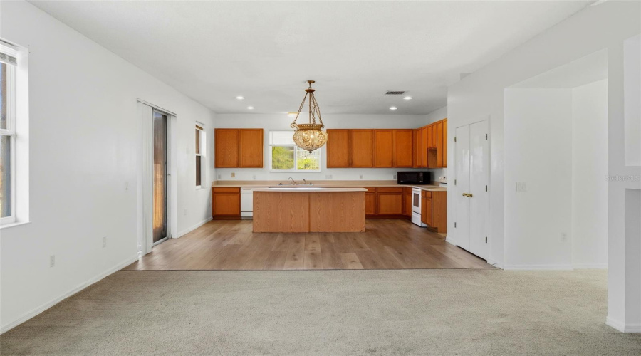 DAVENPORT, Florida 33897, 3 Bedrooms Bedrooms, ,2 BathroomsBathrooms,Residential,For Sale,ROSELING,0,MFRG5105391