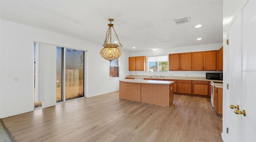 DAVENPORT, Florida 33897, 3 Bedrooms Bedrooms, ,2 BathroomsBathrooms,Residential,For Sale,ROSELING,0,MFRG5105391