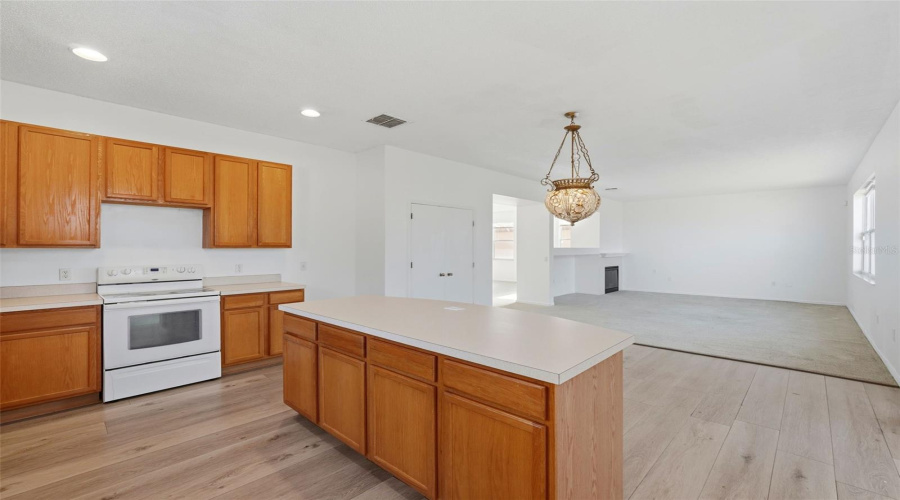 DAVENPORT, Florida 33897, 3 Bedrooms Bedrooms, ,2 BathroomsBathrooms,Residential,For Sale,ROSELING,0,MFRG5105391