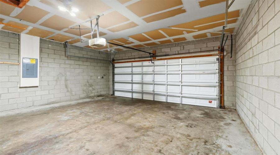 DAVENPORT, Florida 33897, 3 Bedrooms Bedrooms, ,2 BathroomsBathrooms,Residential,For Sale,ROSELING,0,MFRG5105391