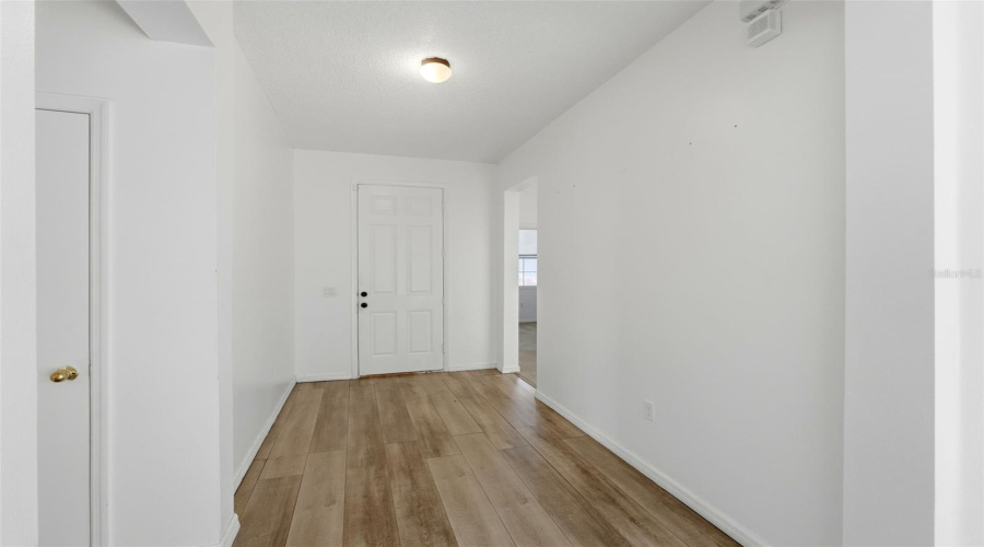 DAVENPORT, Florida 33897, 3 Bedrooms Bedrooms, ,2 BathroomsBathrooms,Residential,For Sale,ROSELING,0,MFRG5105391