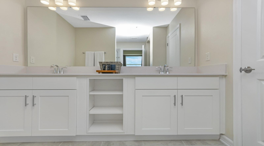 KISSIMMEE, Florida 34746, 2 Bedrooms Bedrooms, ,2 BathroomsBathrooms,Residential,For Sale,PARADOX,0,MFRO6384113