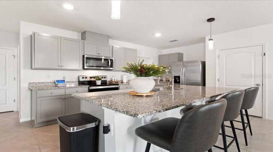 DAVENPORT, Florida 33837, 5 Bedrooms Bedrooms, ,3 BathroomsBathrooms,Residential,For Sale,CASCADES AVENUE,0,MFRS5144268