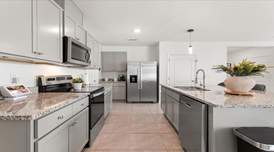 DAVENPORT, Florida 33837, 5 Bedrooms Bedrooms, ,3 BathroomsBathrooms,Residential,For Sale,CASCADES AVENUE,0,MFRS5144268