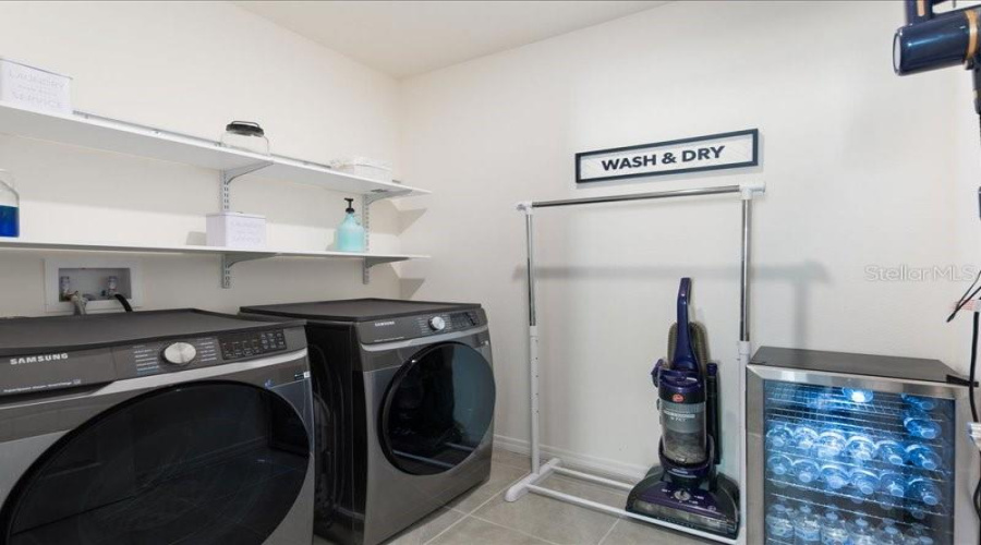 DAVENPORT, Florida 33837, 5 Bedrooms Bedrooms, ,3 BathroomsBathrooms,Residential,For Sale,CASCADES AVENUE,0,MFRS5144268