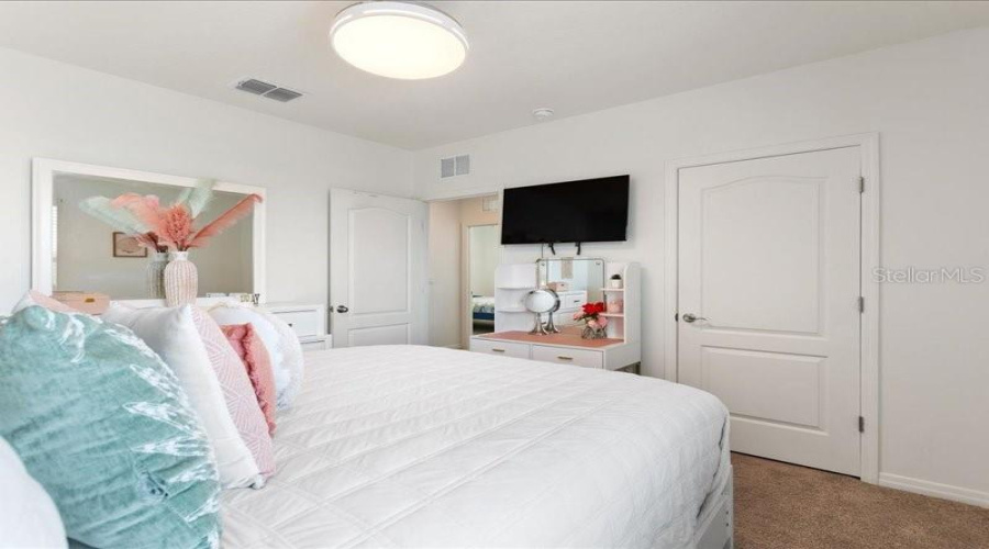 DAVENPORT, Florida 33837, 5 Bedrooms Bedrooms, ,3 BathroomsBathrooms,Residential,For Sale,CASCADES AVENUE,0,MFRS5144268