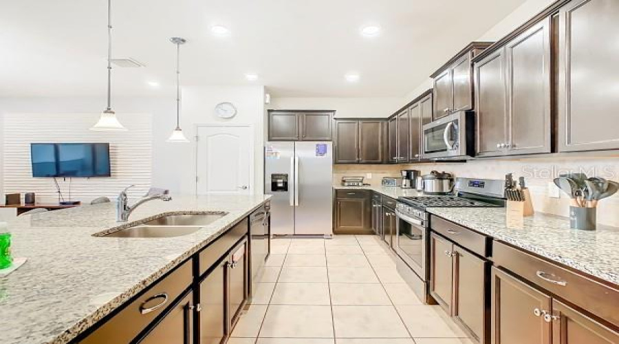 DAVENPORT, Florida 33837, 5 Bedrooms Bedrooms, ,4 BathroomsBathrooms,Residential,For Sale,TERRASONESTA,0,MFRO6384401