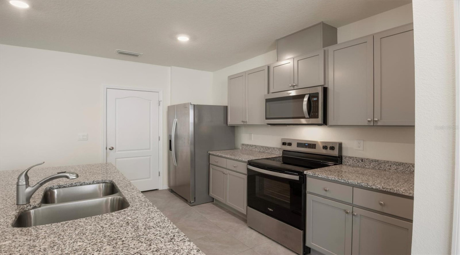 DAVENPORT, Florida 33837, 3 Bedrooms Bedrooms, ,2 BathroomsBathrooms,Residential,For Sale,DOE RUN,0,MFRP4937912