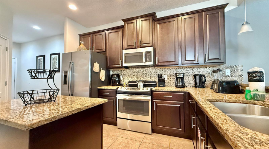 DAVENPORT, Florida 33896, 4 Bedrooms Bedrooms, ,3 BathroomsBathrooms,Residential,For Sale,ROSEVILLE,0,MFRO6384527