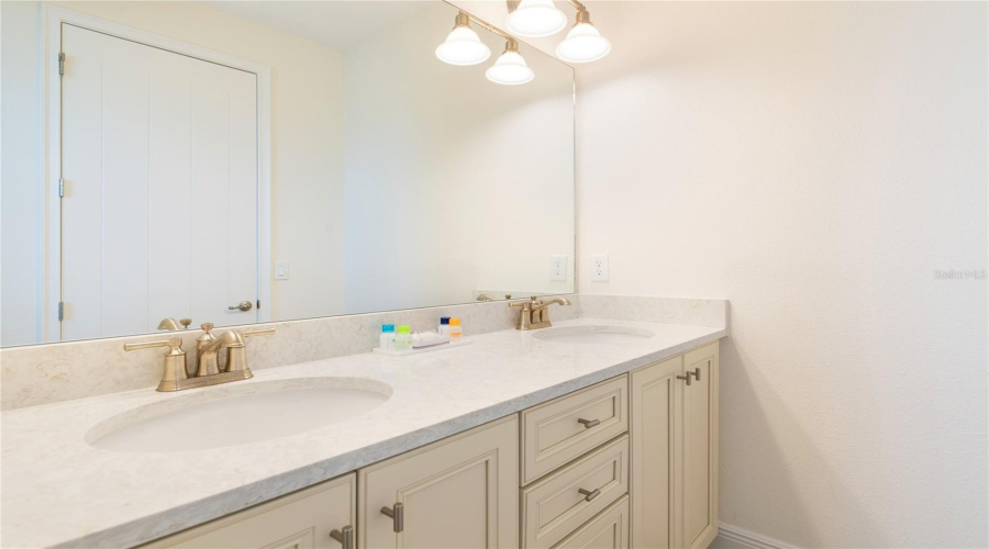 KISSIMMEE, Florida 34747, 5 Bedrooms Bedrooms, ,5 BathroomsBathrooms,Residential,For Sale,SURF,0,MFRO6383187