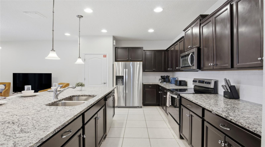 KISSIMMEE, Florida 34747, 5 Bedrooms Bedrooms, ,4 BathroomsBathrooms,Residential,For Sale,TANGER,0,MFRG5108377