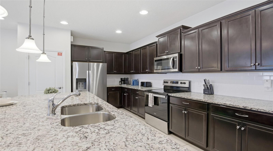 KISSIMMEE, Florida 34747, 5 Bedrooms Bedrooms, ,4 BathroomsBathrooms,Residential,For Sale,TANGER,0,MFRG5108377