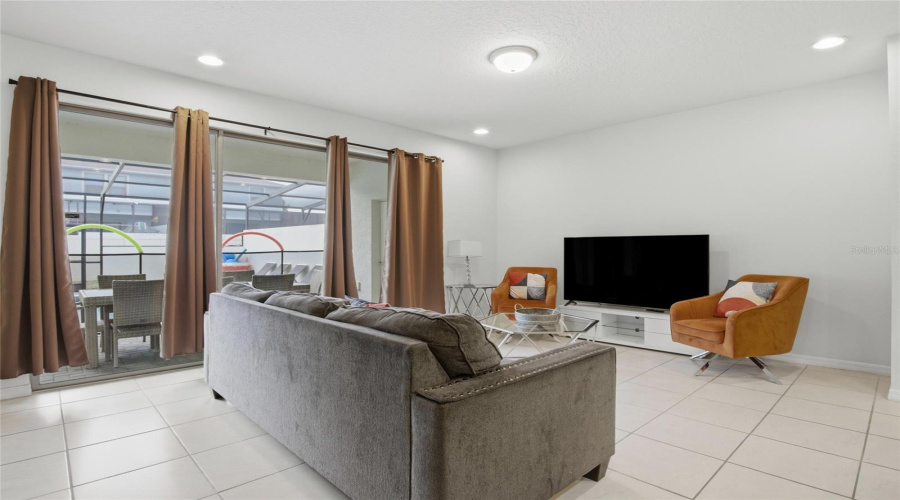 KISSIMMEE, Florida 34747, 5 Bedrooms Bedrooms, ,4 BathroomsBathrooms,Residential,For Sale,TANGER,0,MFRG5108377