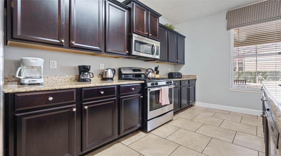 DAVENPORT, Florida 33837, 7 Bedrooms Bedrooms, ,5 BathroomsBathrooms,Residential,For Sale,OAKVIEW,0,MFRO6254639