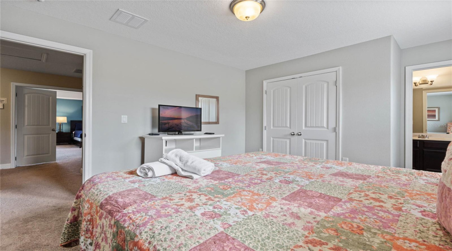 DAVENPORT, Florida 33837, 7 Bedrooms Bedrooms, ,5 BathroomsBathrooms,Residential,For Sale,OAKVIEW,0,MFRO6254639