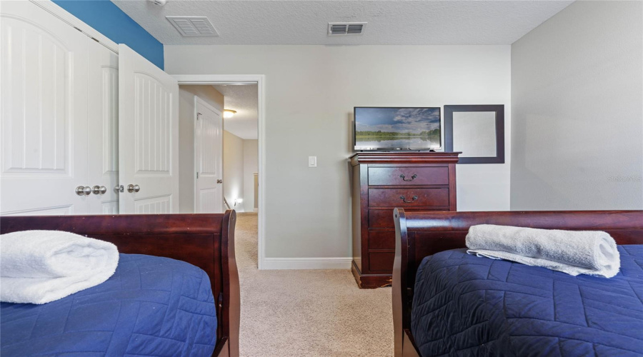 DAVENPORT, Florida 33837, 7 Bedrooms Bedrooms, ,5 BathroomsBathrooms,Residential,For Sale,OAKVIEW,0,MFRO6254639