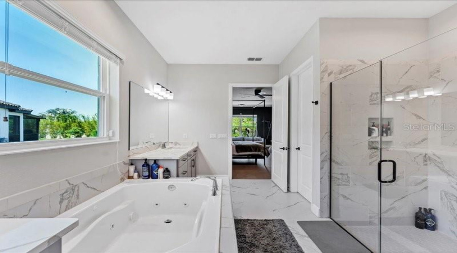 ORLANDO, Florida 32836, 6 Bedrooms Bedrooms, ,5 BathroomsBathrooms,Residential,For Sale,LUDINGTON,0,MFRO6384666