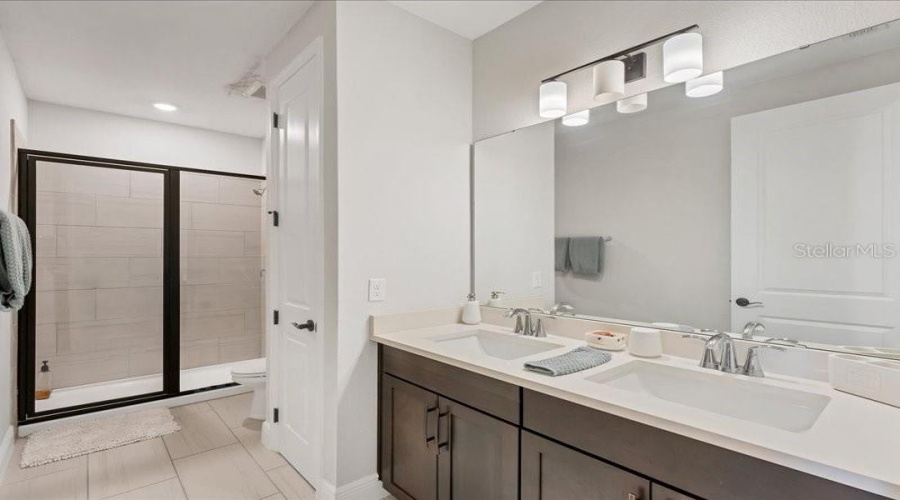 ORLANDO, Florida 32836, 6 Bedrooms Bedrooms, ,5 BathroomsBathrooms,Residential,For Sale,LUDINGTON,0,MFRO6384666