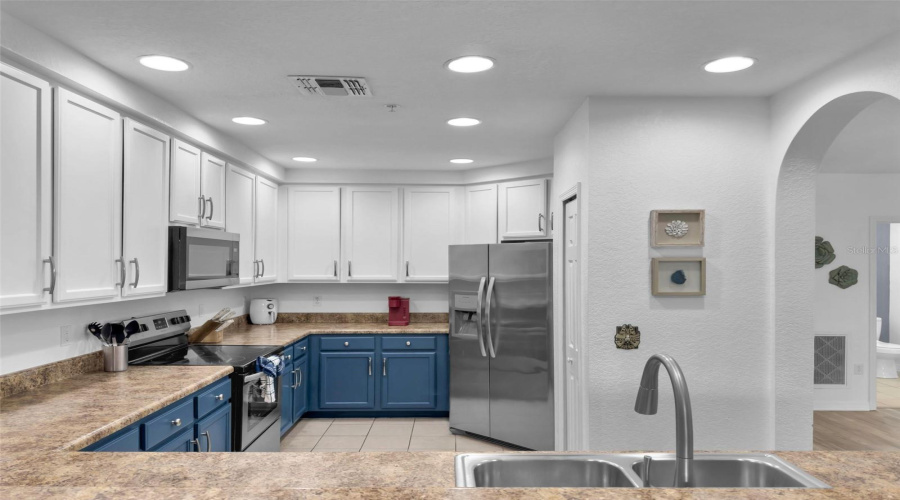 KISSIMMEE, Florida 34747, 2 Bedrooms Bedrooms, ,2 BathroomsBathrooms,Residential,For Sale,TREASURE TROVE,0,MFRO6384974