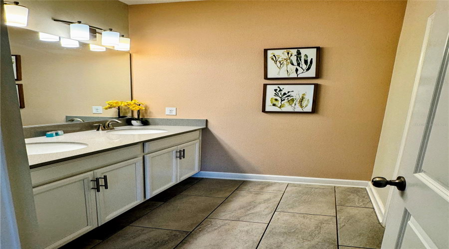 DAVENPORT, Florida 33896, 6 Bedrooms Bedrooms, ,6 BathroomsBathrooms,Residential,For Sale,INTERLOCKING,0,MFRO6384488