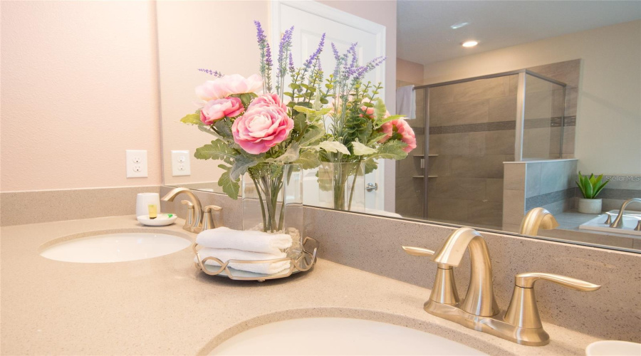 DAVENPORT, Florida 33896, 6 Bedrooms Bedrooms, ,6 BathroomsBathrooms,Residential,For Sale,INTERLOCKING,0,MFRO6384488