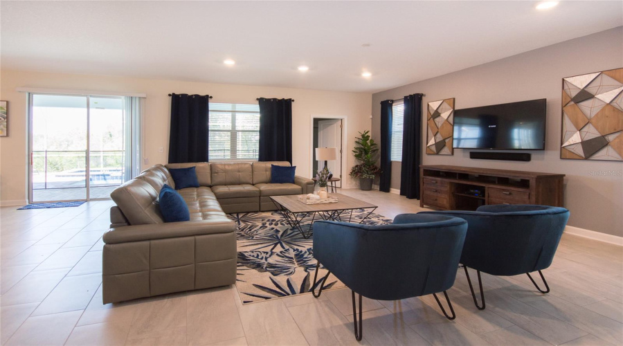 DAVENPORT, Florida 33896, 6 Bedrooms Bedrooms, ,6 BathroomsBathrooms,Residential,For Sale,INTERLOCKING,0,MFRO6384488