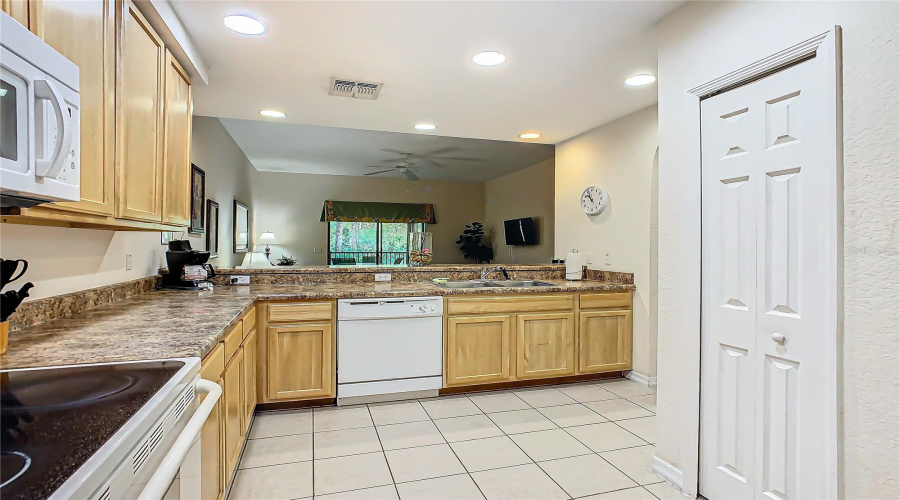 KISSIMMEE, Florida 34747, 2 Bedrooms Bedrooms, ,2 BathroomsBathrooms,Residential,For Sale,PIRATES RETREAT,0,MFRS5137797