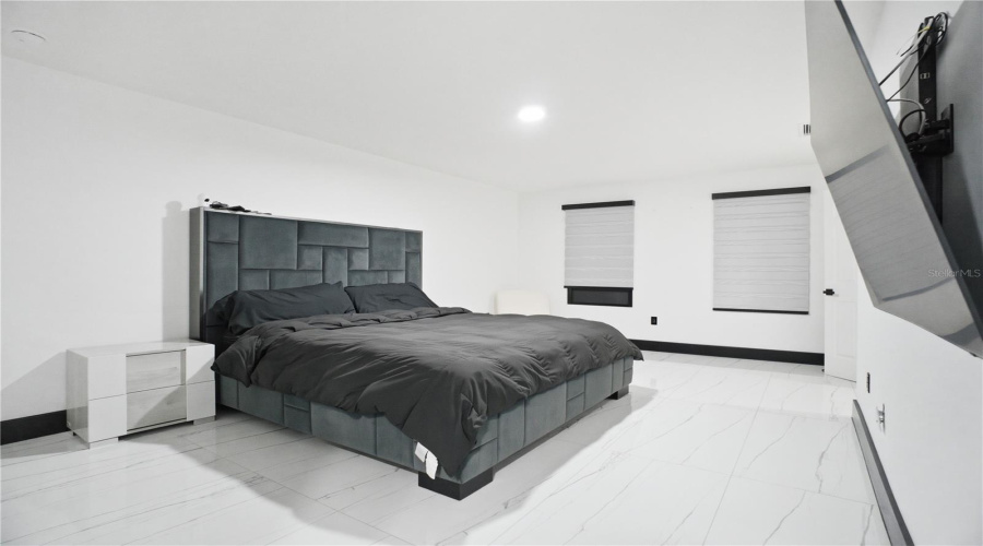 KISSIMMEE, Florida 34746, 5 Bedrooms Bedrooms, ,3 BathroomsBathrooms,Residential,For Sale,RAINIER,0,MFRS5144514