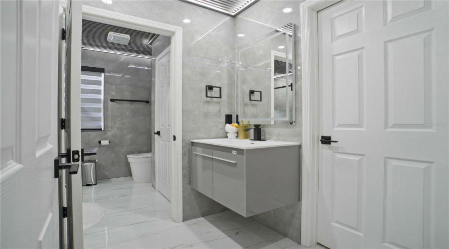 KISSIMMEE, Florida 34746, 5 Bedrooms Bedrooms, ,3 BathroomsBathrooms,Residential,For Sale,RAINIER,0,MFRS5144514